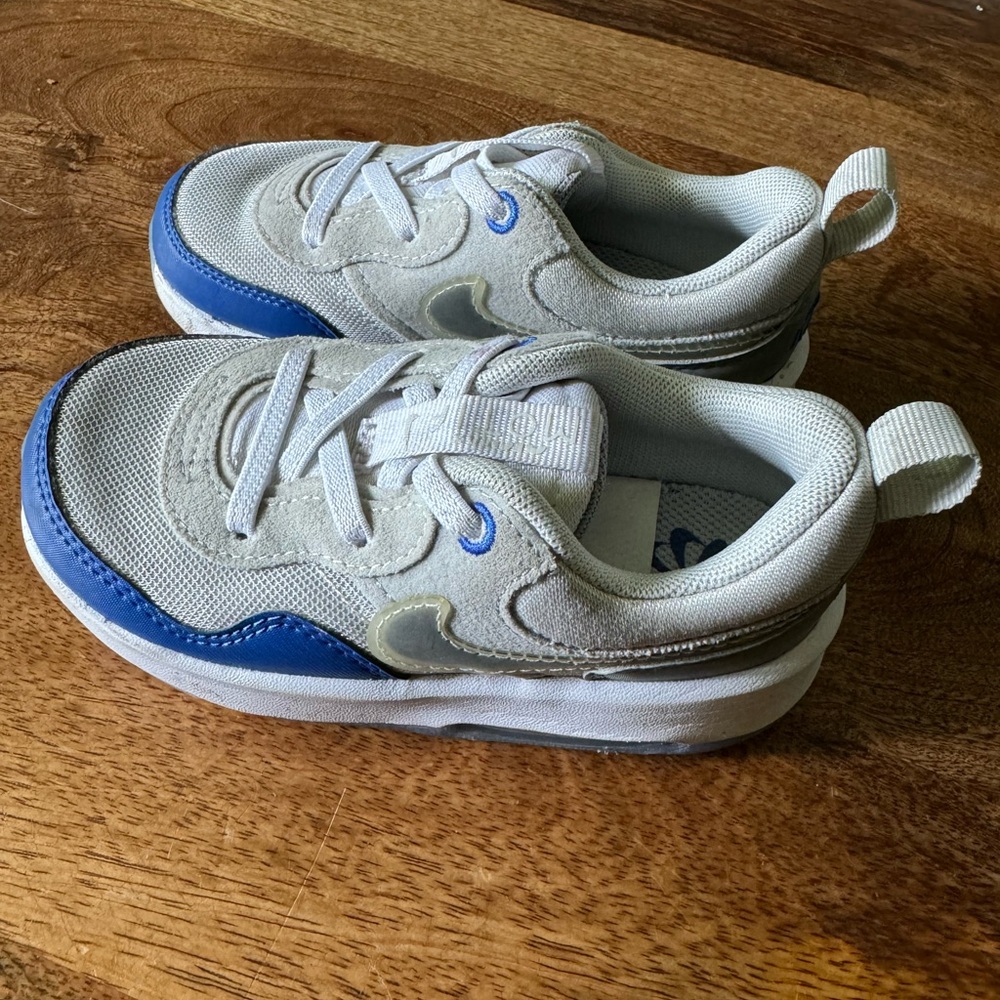 Nike Air Max Motif Size 9